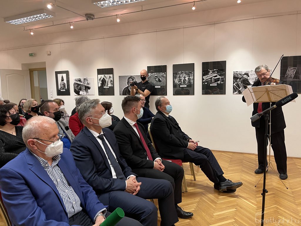 Tóth István jubileumi fotóliállítása 12